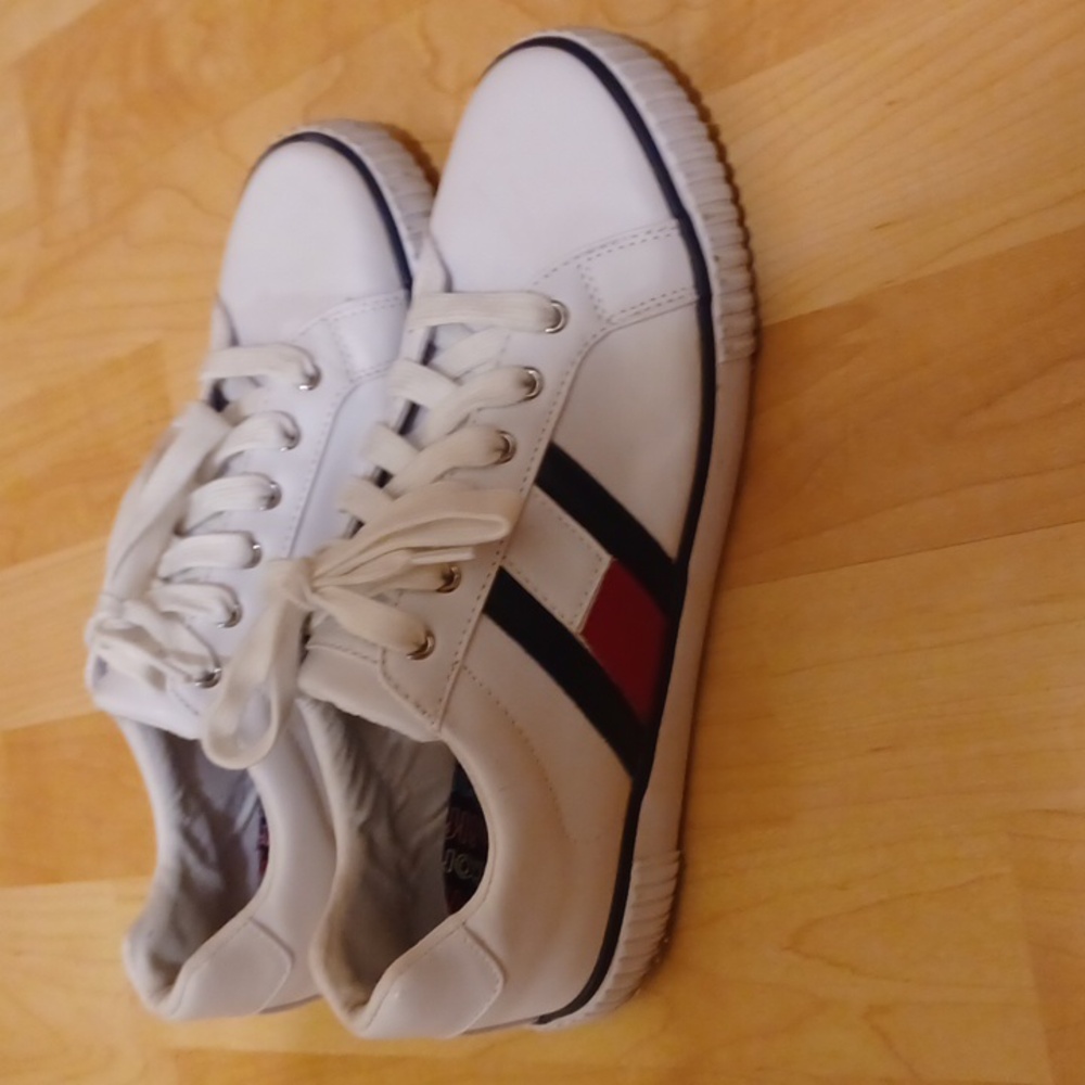 Tommy Hilfiger size 10 shoes